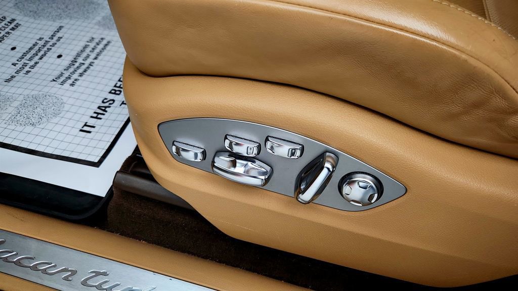 Used 2018 Porsche Macan Turbo image 12