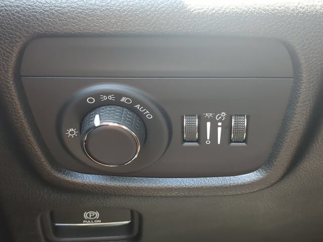 Used 2023 Jeep Grand Cherokee Altitude RWD image 28