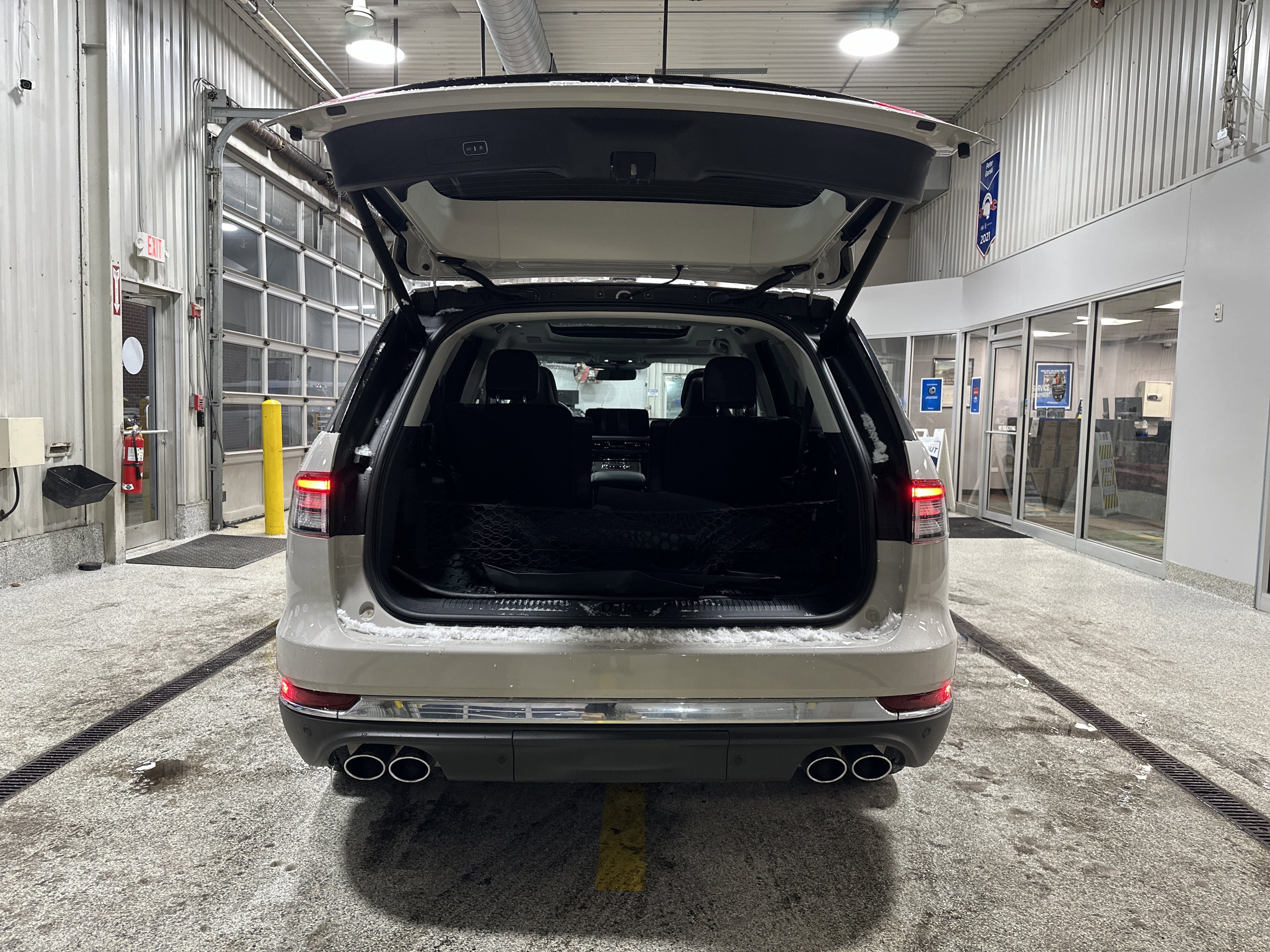 Used 2025 Lincoln Aviator Reserve w/ Equipment Group 201A image 5