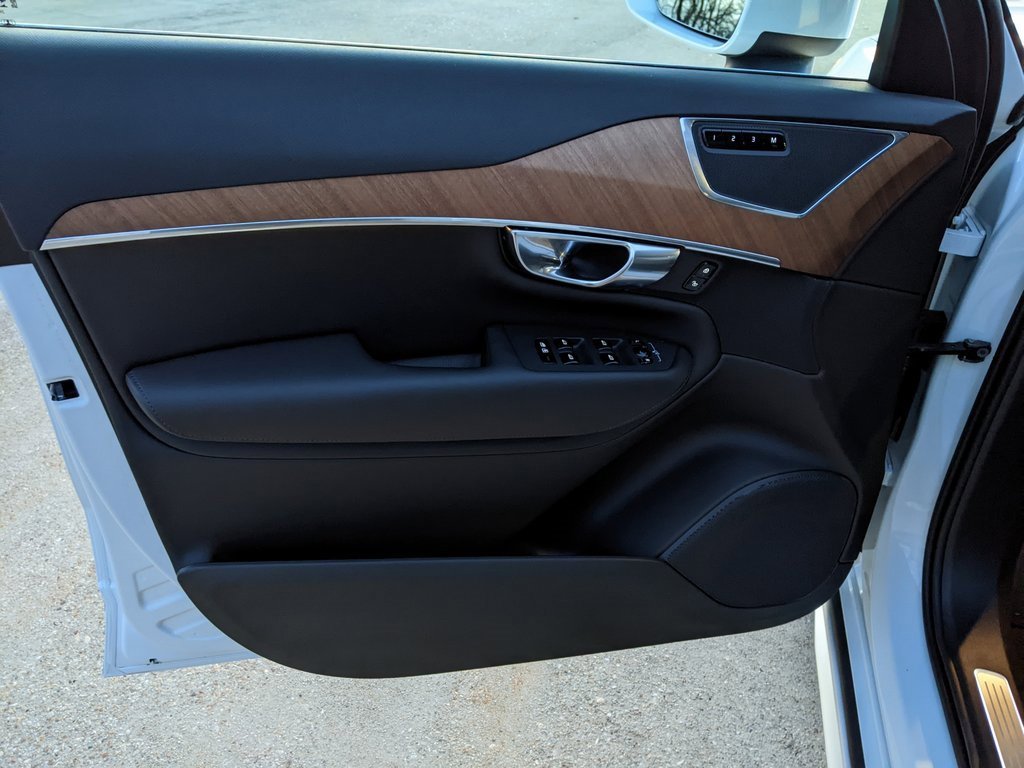 Certified 2025 Volvo XC90 B5 Plus image 9