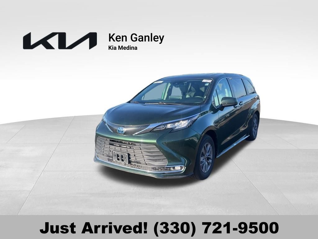 Used 2023 Toyota Sienna XLE