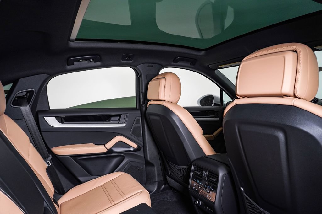 New 2026 Porsche Cayenne Coupe AWD/4WD image 16