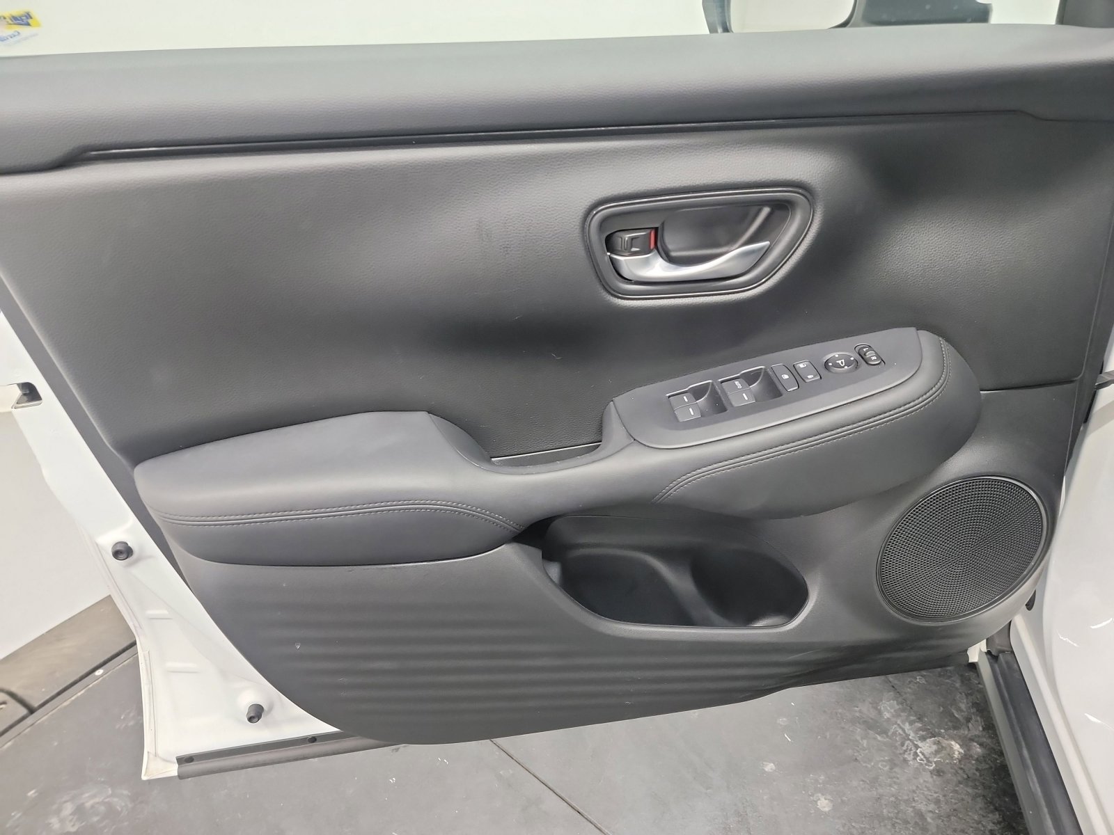 Certified 2025 Honda HR-V LX image 13