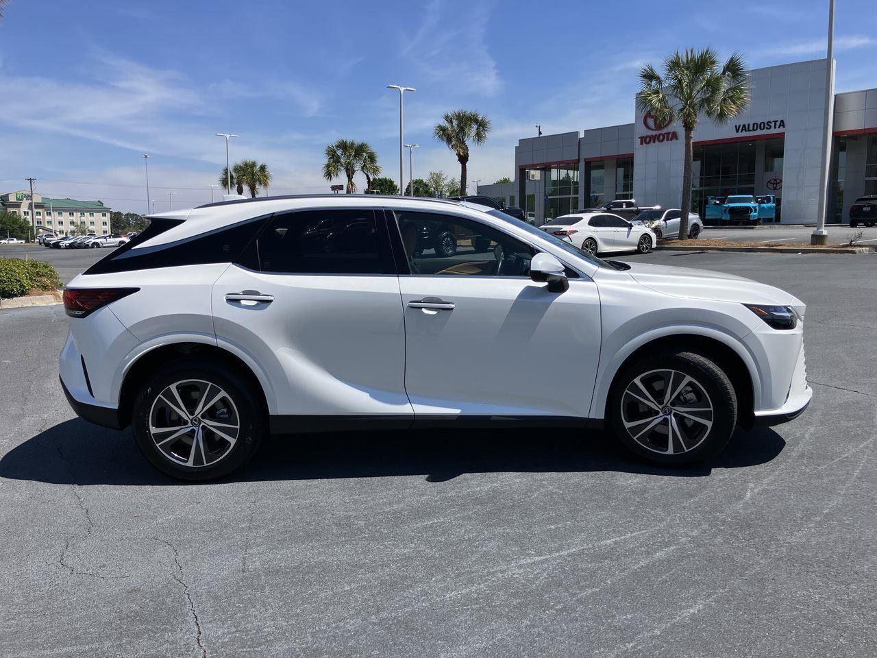 Used 2025 Lexus RX 350 Premium w/ Accessory Package (Z1) image 6