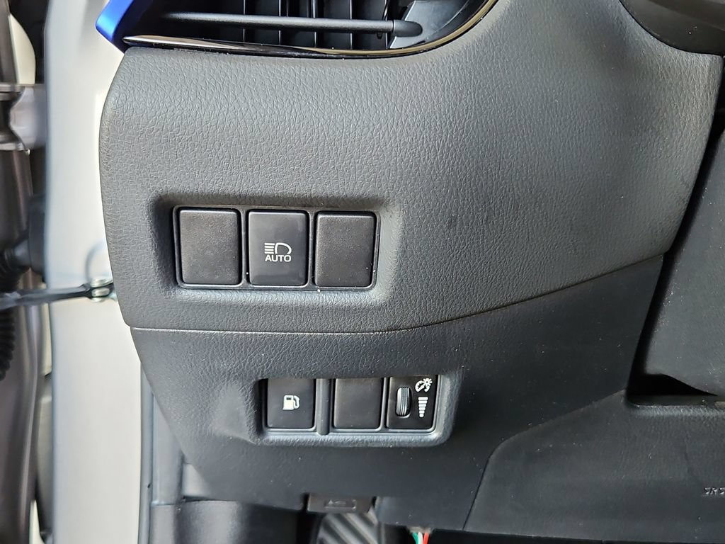 Used 2020 Toyota C-HR XLE FWD image 15