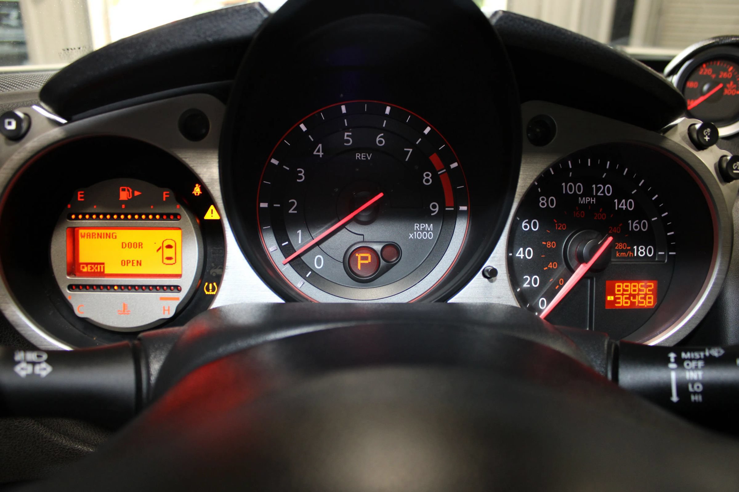 Used 2011 Nissan 370Z Coupe RWD image 11