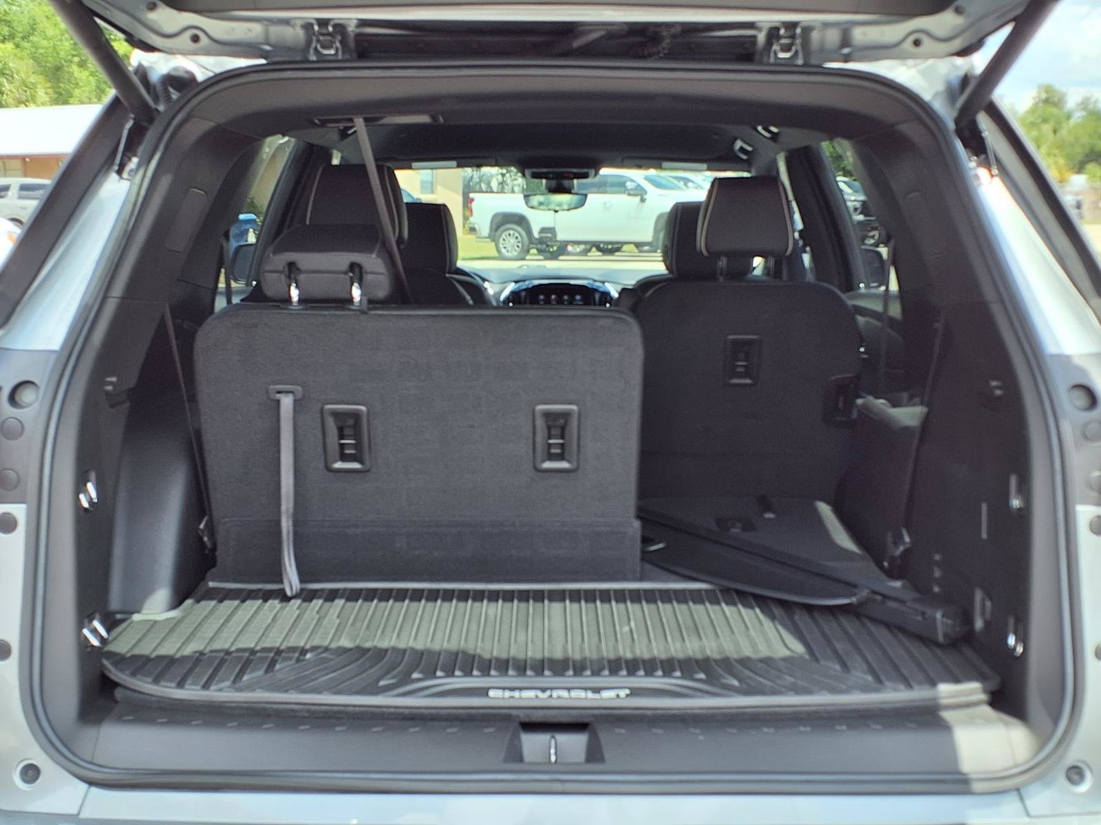 Used 2023 Chevrolet Traverse Premier FWD image 6