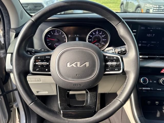 Used 2022 Kia Carnival LX image 17