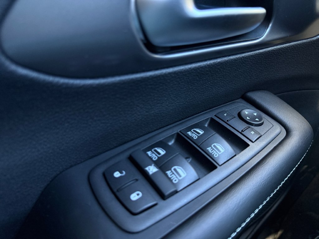 New 2026 Chrysler Pacifica Select AWD/4WD image 28