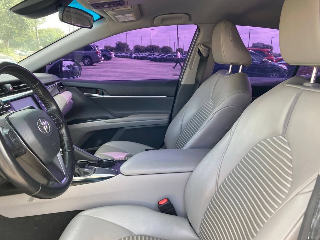 Used 2020 Toyota Camry SE FWD image 9