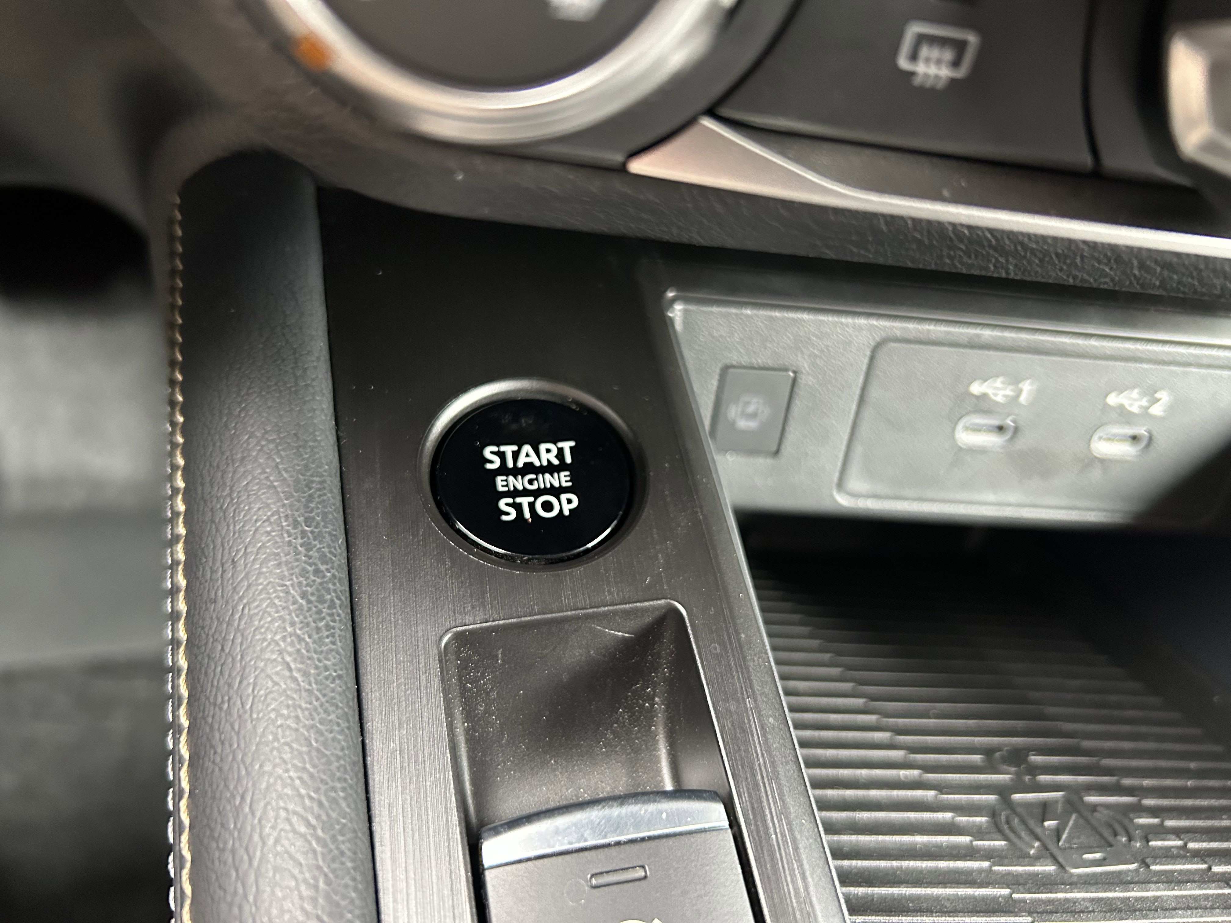 Used 2025 Nissan Kicks SV w/ Charging Package image 17