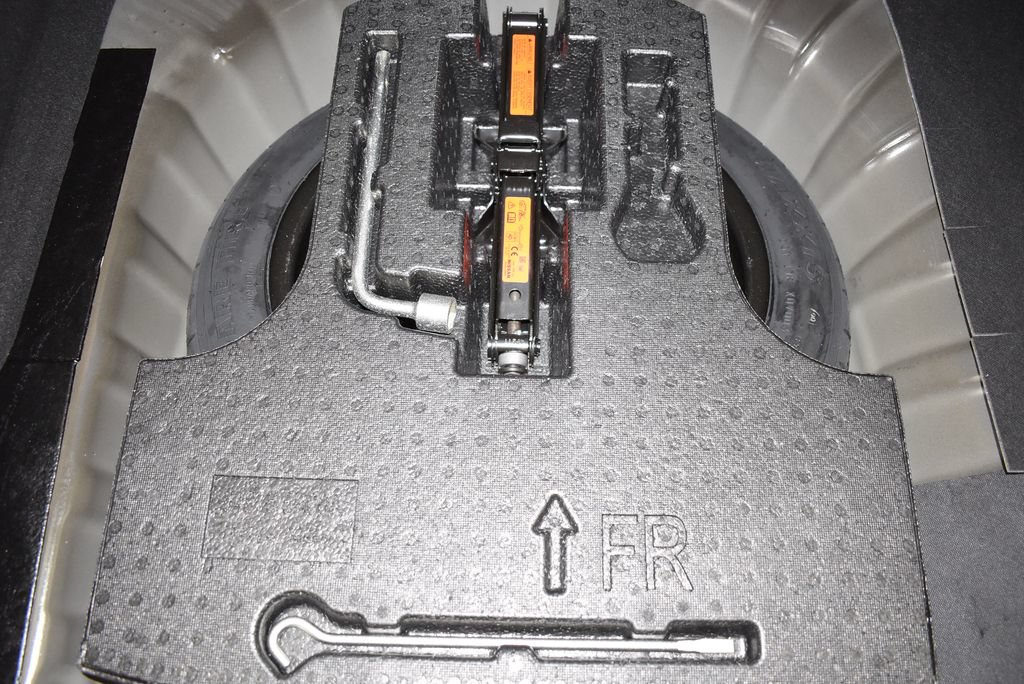Certified 2024 Nissan Kicks SV FWD image 33