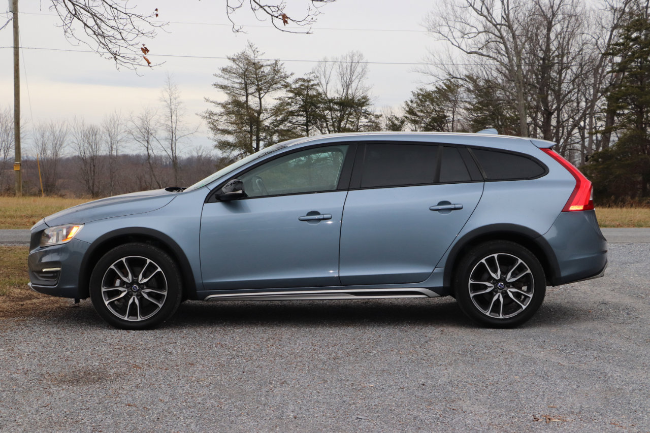 Used 2017 Volvo V60 T5 Cross Country w/ Climate Package image 34
