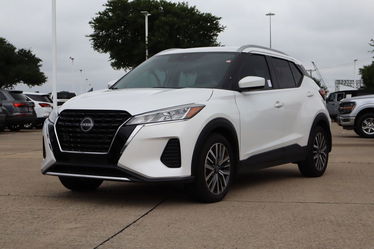 Used 2022 Nissan Kicks SV FWD image 2