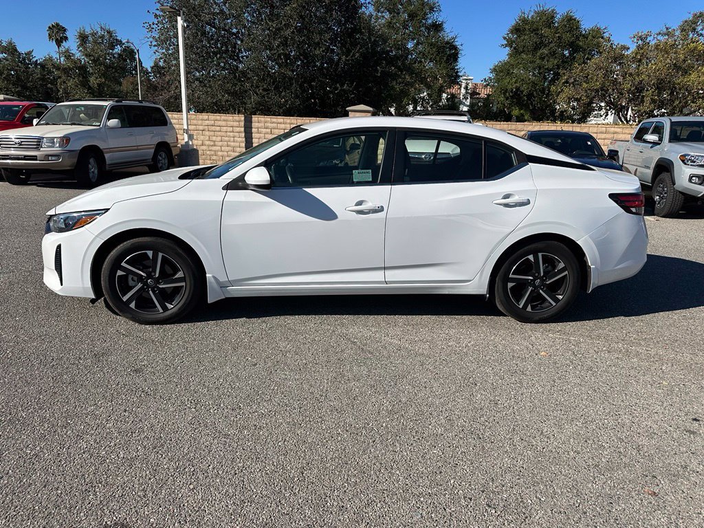 Used 2024 Nissan Sentra SV FWD image 2