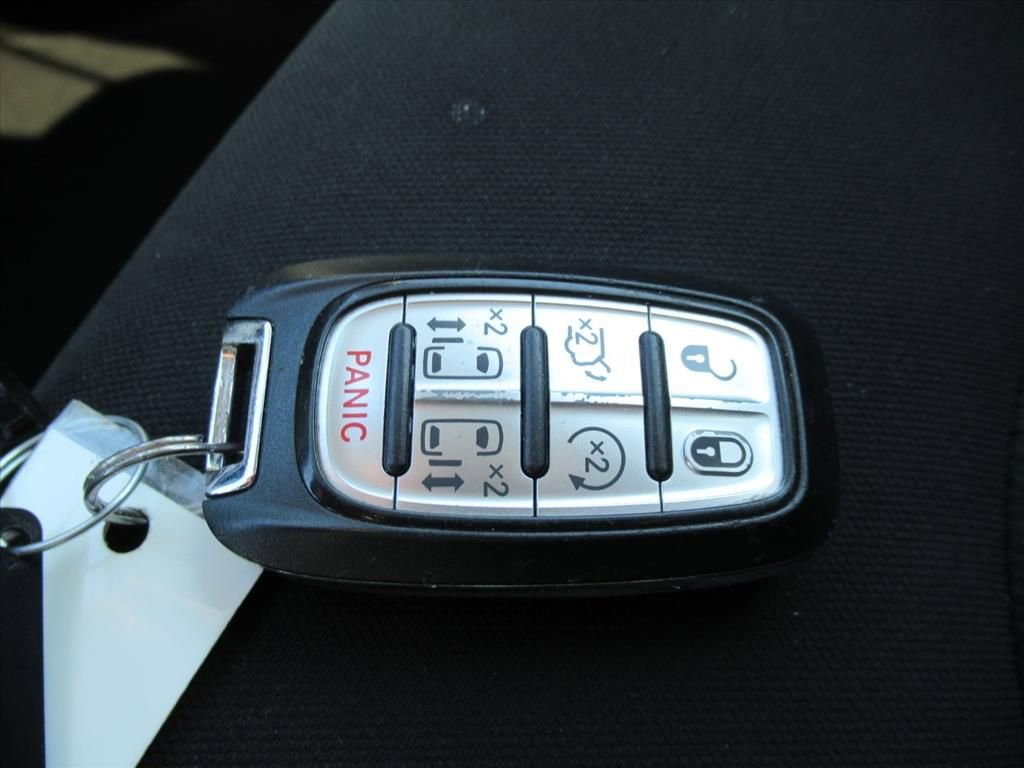 Used 2022 Chrysler Voyager LX image 25