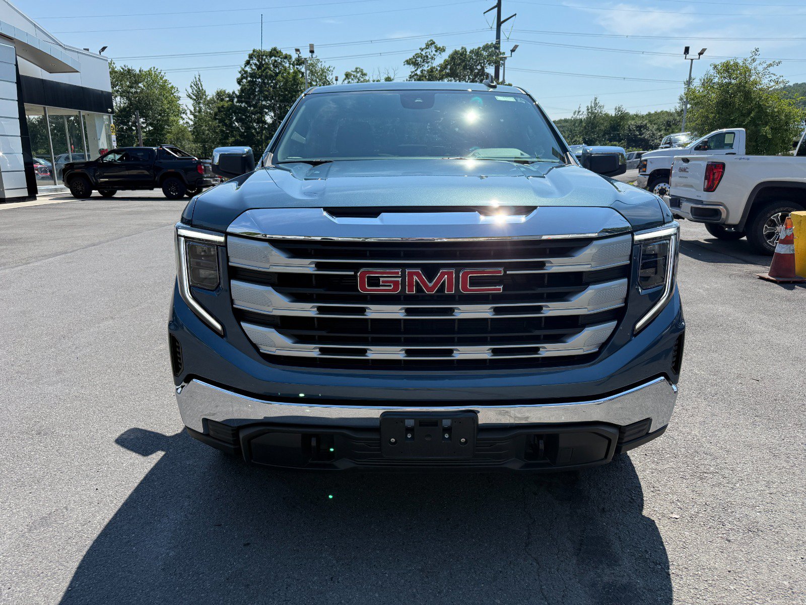 Certified 2024 GMC Sierra 1500 SLE AWD/4WD image 8