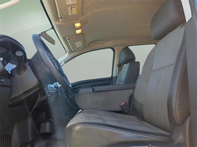 Used 2019 Nissan Titan S image 9