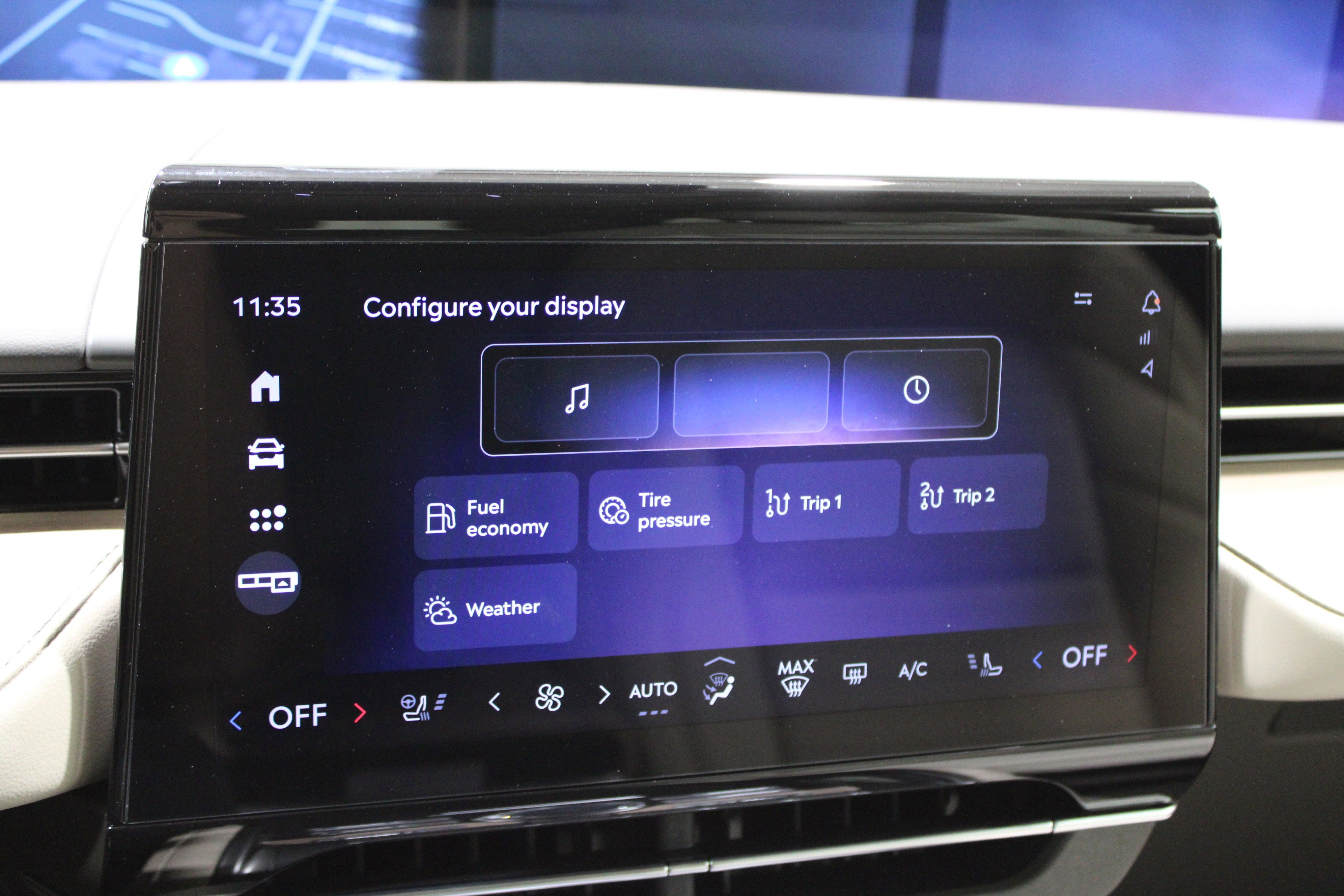 Used 2025 Lincoln Nautilus Reserve AWD/4WD image 13