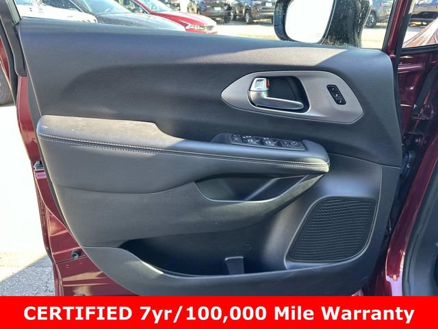 Used 2023 Chrysler Pacifica Limited w/ S Appearance Package image 18