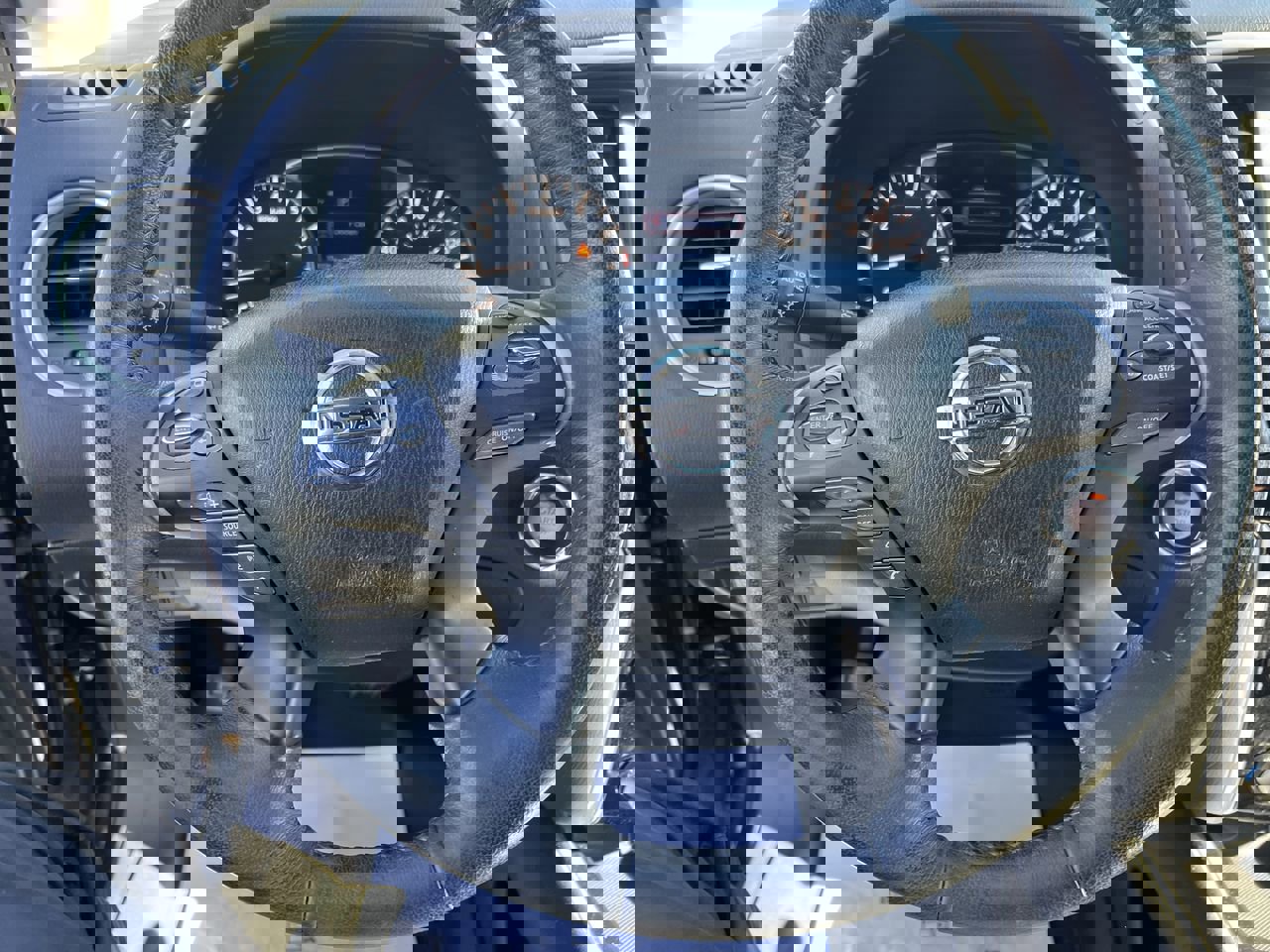 Used 2020 Nissan Pathfinder SV image 18