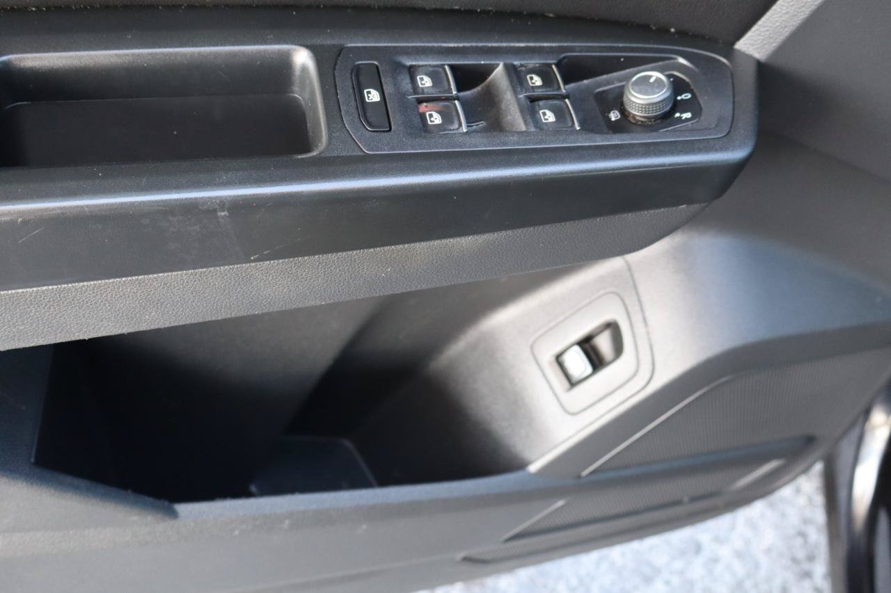 Used 2018 Volkswagen Atlas SEL FWD image 28