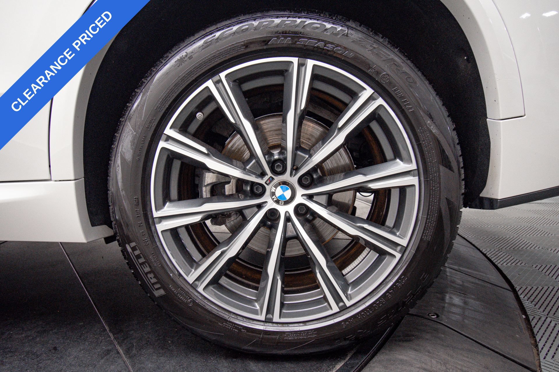 Used 2024 BMW X5 xDrive40i w/ M Sport Package AWD/4WD image 27