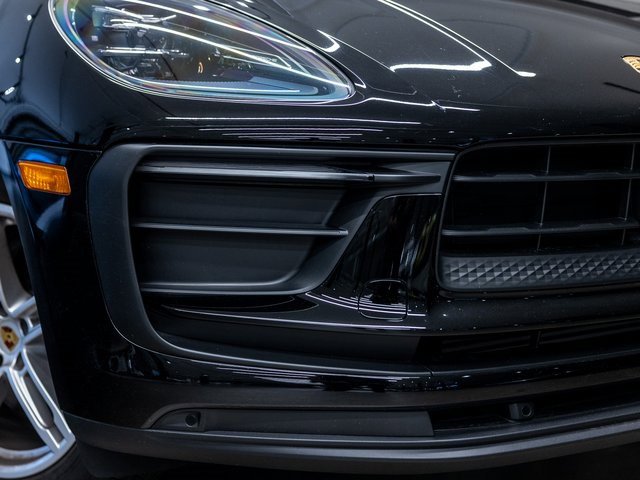 Certified 2025 Porsche Macan image 17