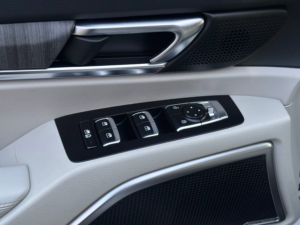 Used 2025 Kia Telluride EX w/ EX Captain's Chair Package image 21