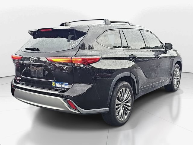 Used 2021 Toyota Highlander Platinum FWD video 3