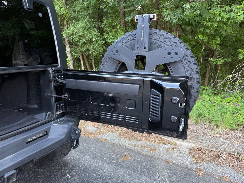 Used 2015 Jeep Wrangler Unlimited Rubicon w/ Dual Top Group AWD/4WD image 60