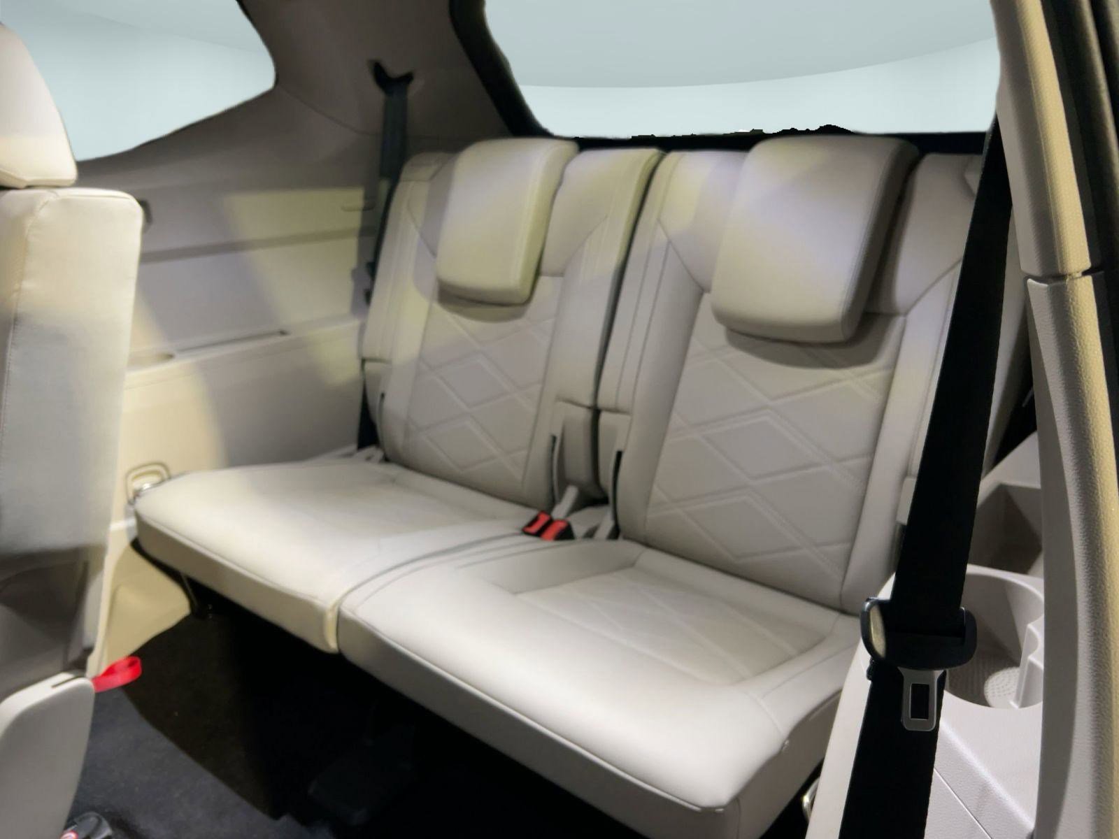 Certified 2025 Volkswagen Atlas SE image 27