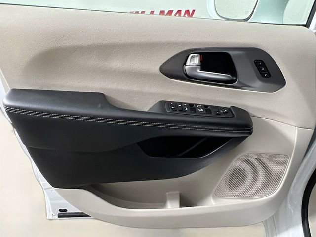 Used 2022 Chrysler Pacifica Touring-L image 31