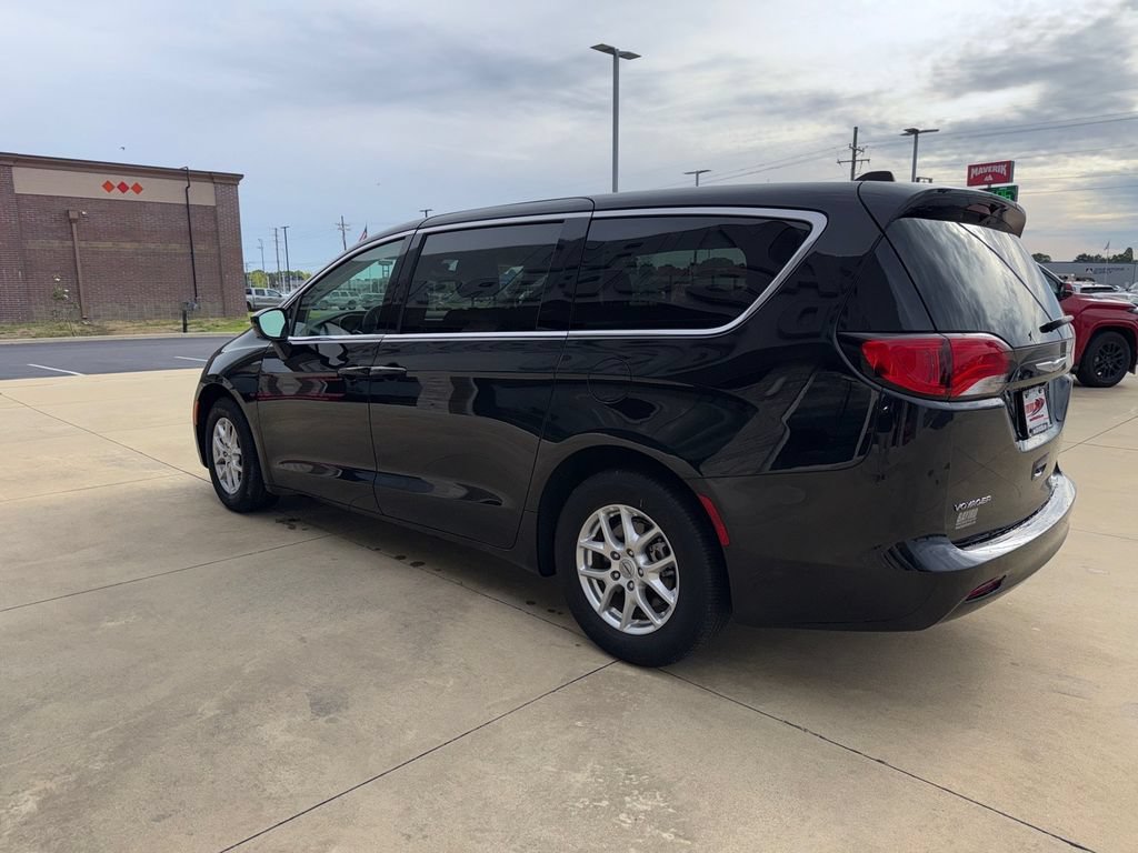 Used 2023 Chrysler Voyager LX FWD image 7