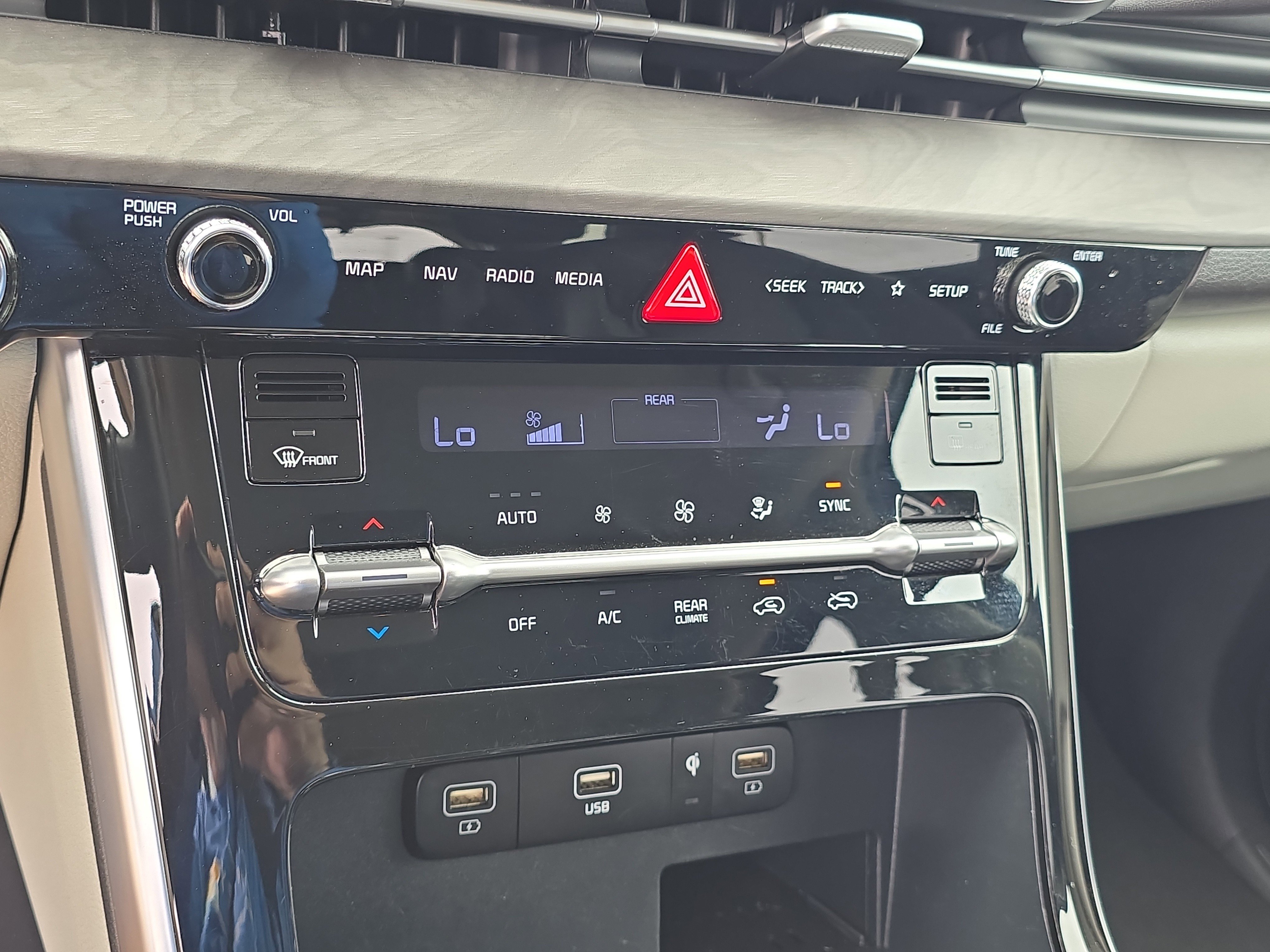 Certified 2023 Kia Carnival EX image 26