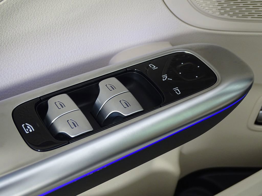 Used 2023 Mercedes-Benz C 300 Sedan image 13