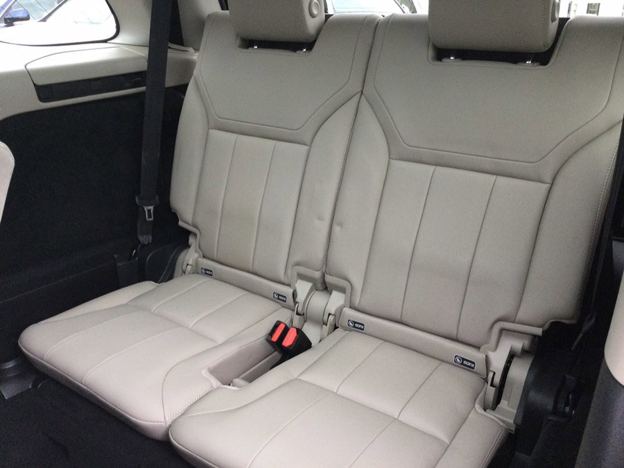 Used 2018 Land Rover Discovery SE image 39