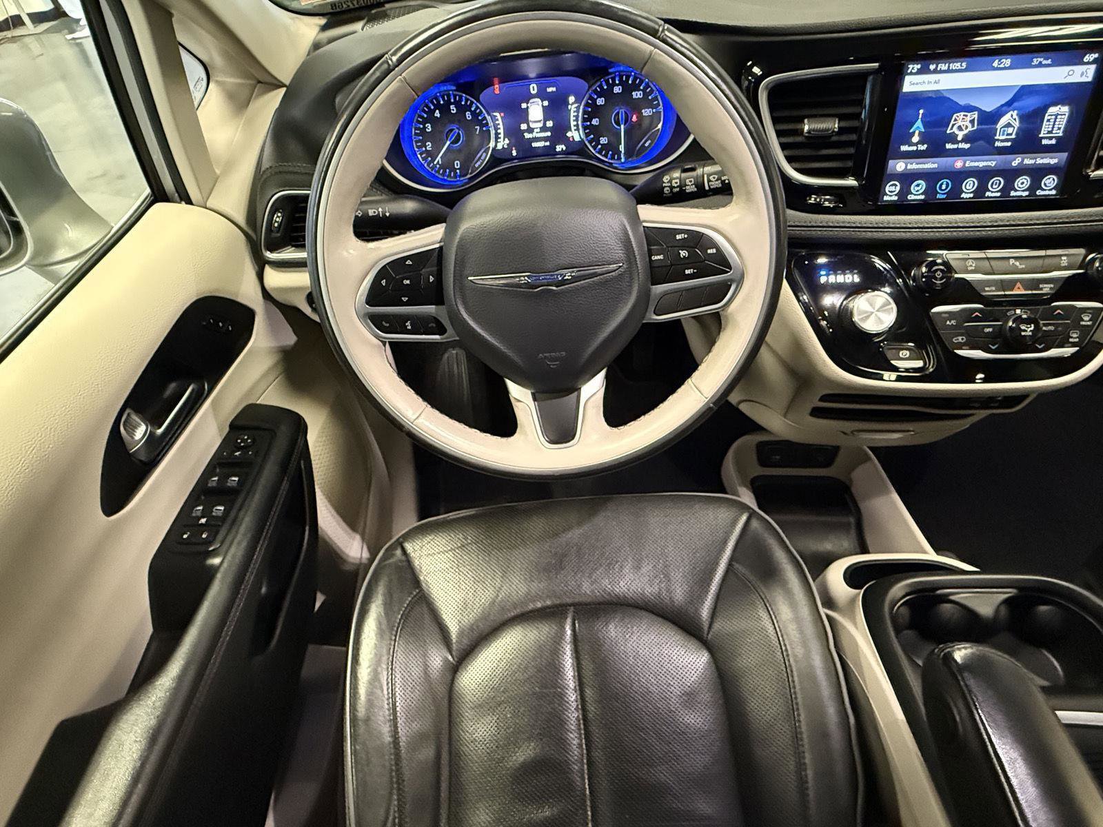 Used 2020 Chrysler Pacifica Limited image 15