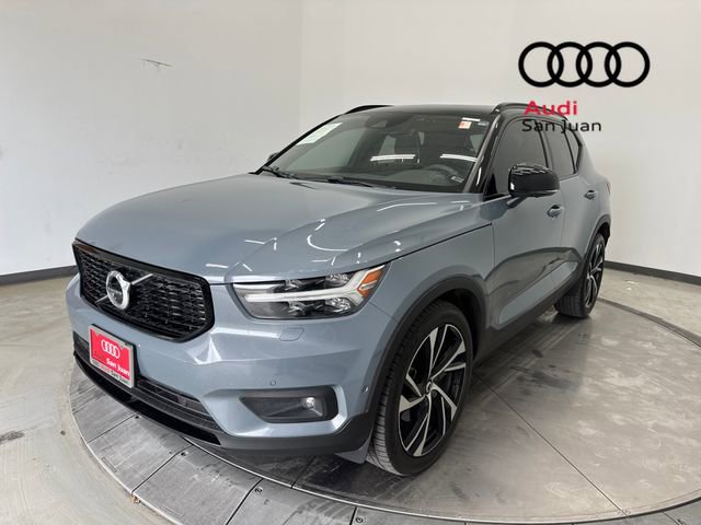 Used 2022 Volvo XC40 T4 R-Design w/ Advanced Package image 4