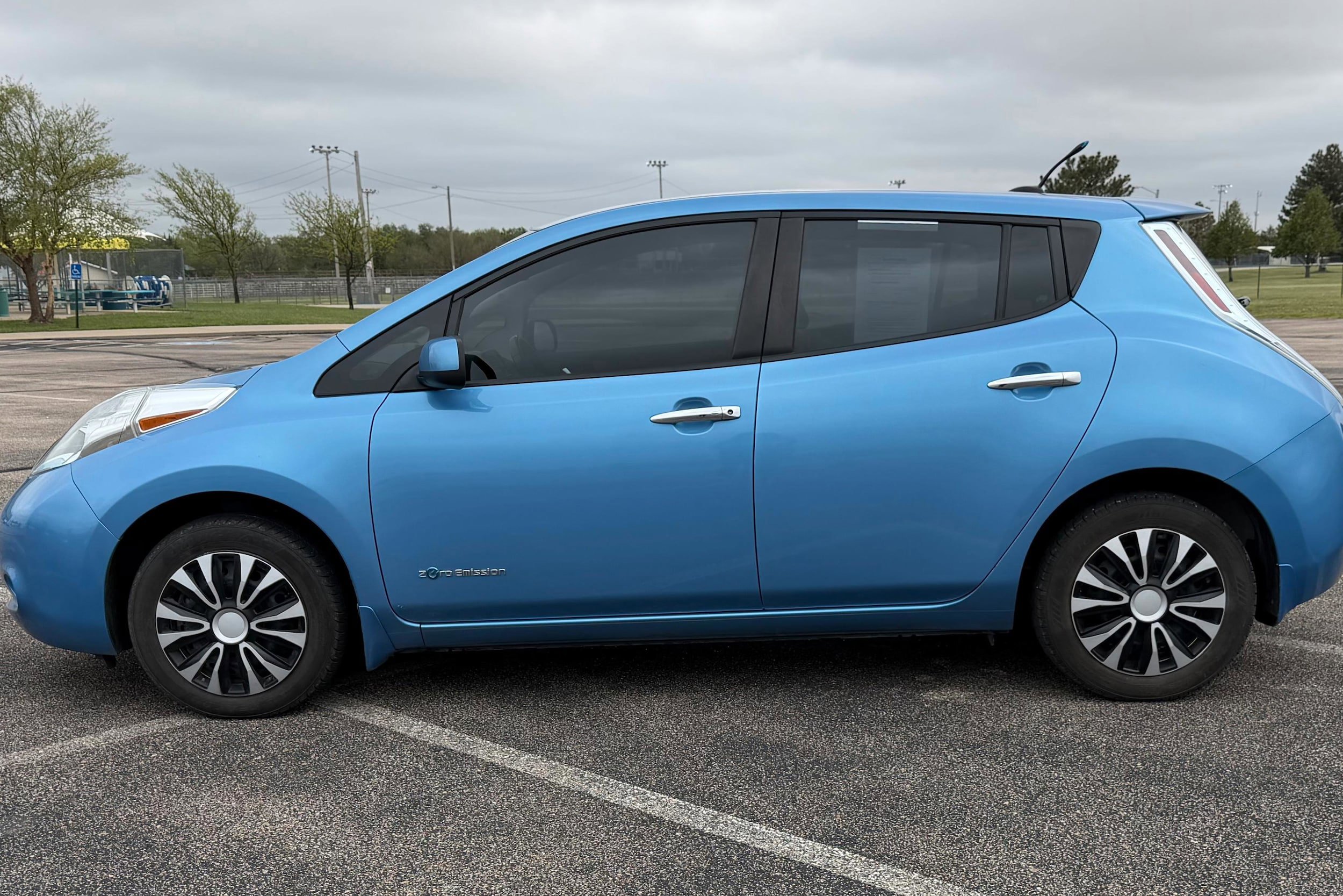 Used 2014 Nissan Leaf S FWD image 8