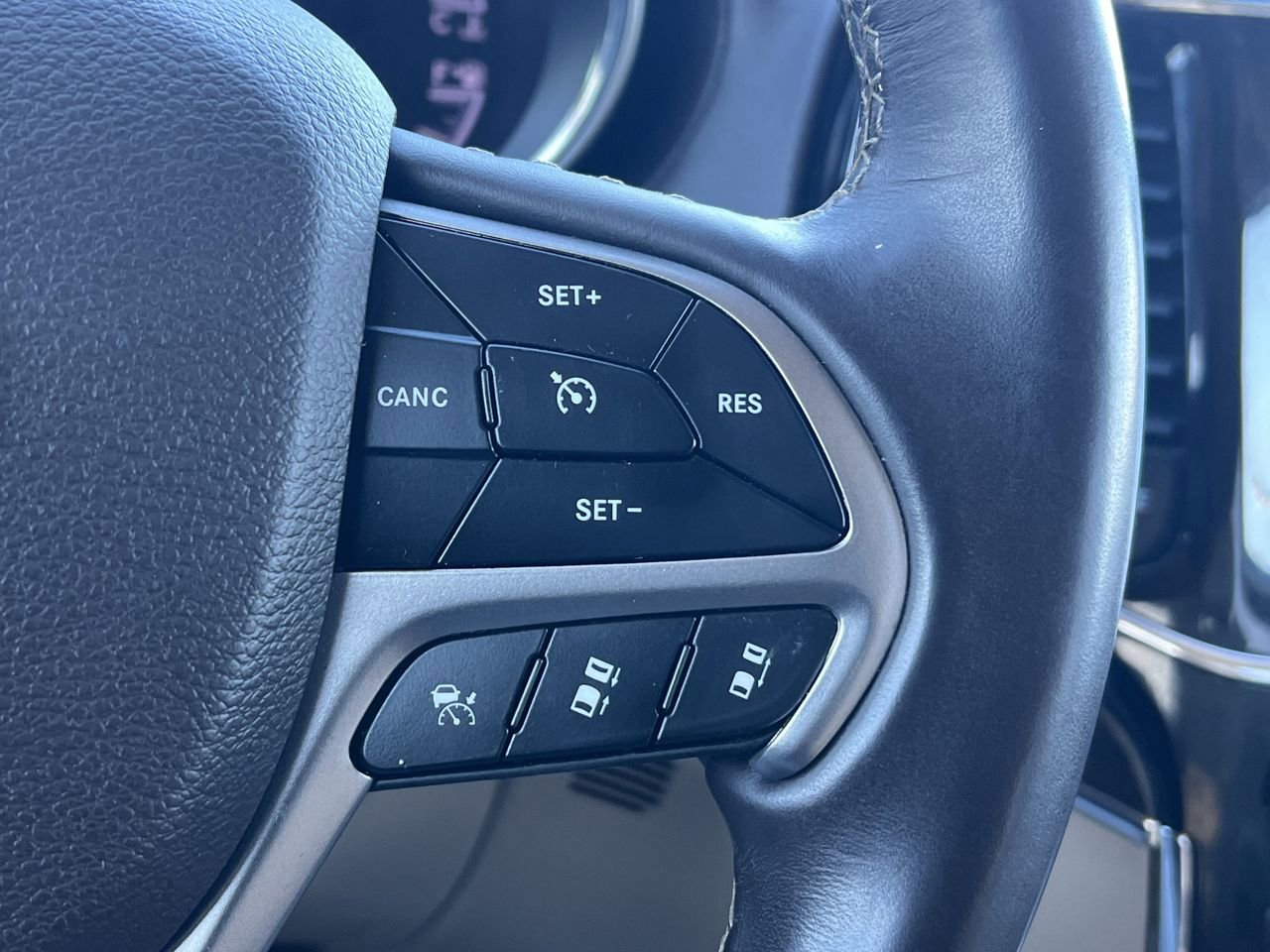 Used 2020 Jeep Grand Cherokee Overland image 21