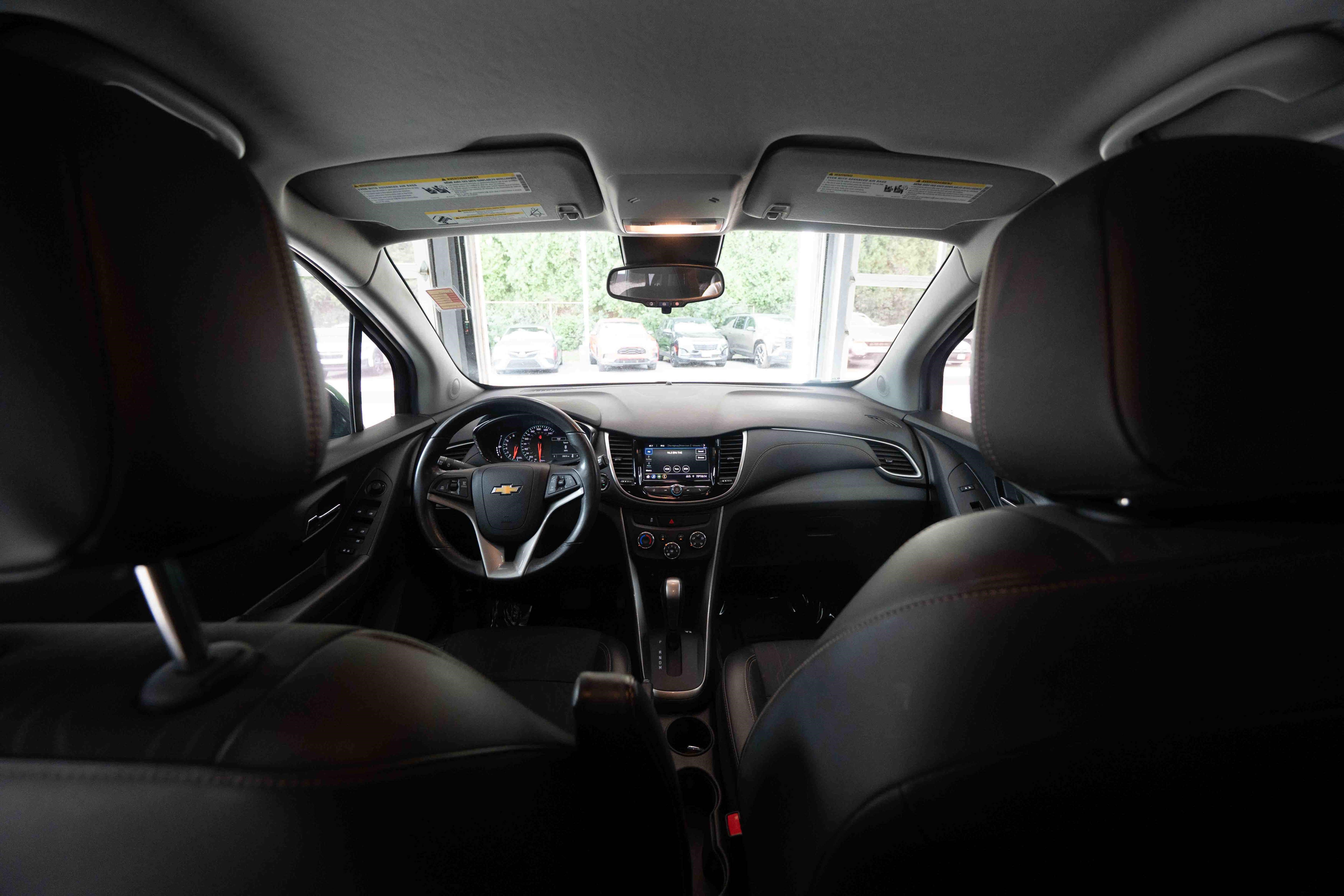 Used 2022 Chevrolet Trax LT w/ LT Convenience Package AWD/4WD image 19