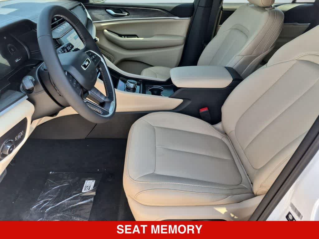 New 2026 Jeep Grand Cherokee Limited w/ Limited Altitude Package RWD image 16
