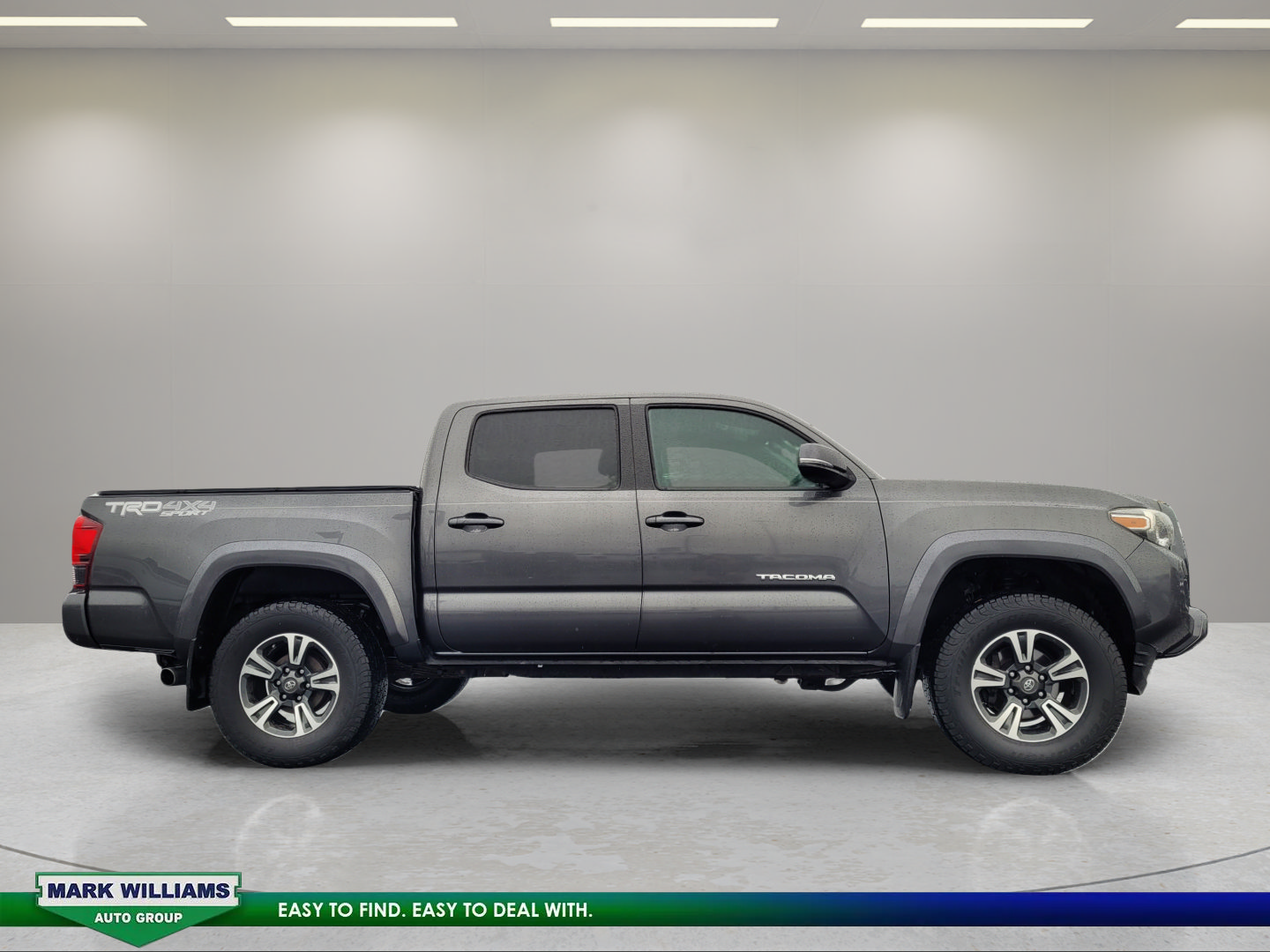 Used 2018 Toyota Tacoma TRD Sport AWD/4WD image 2