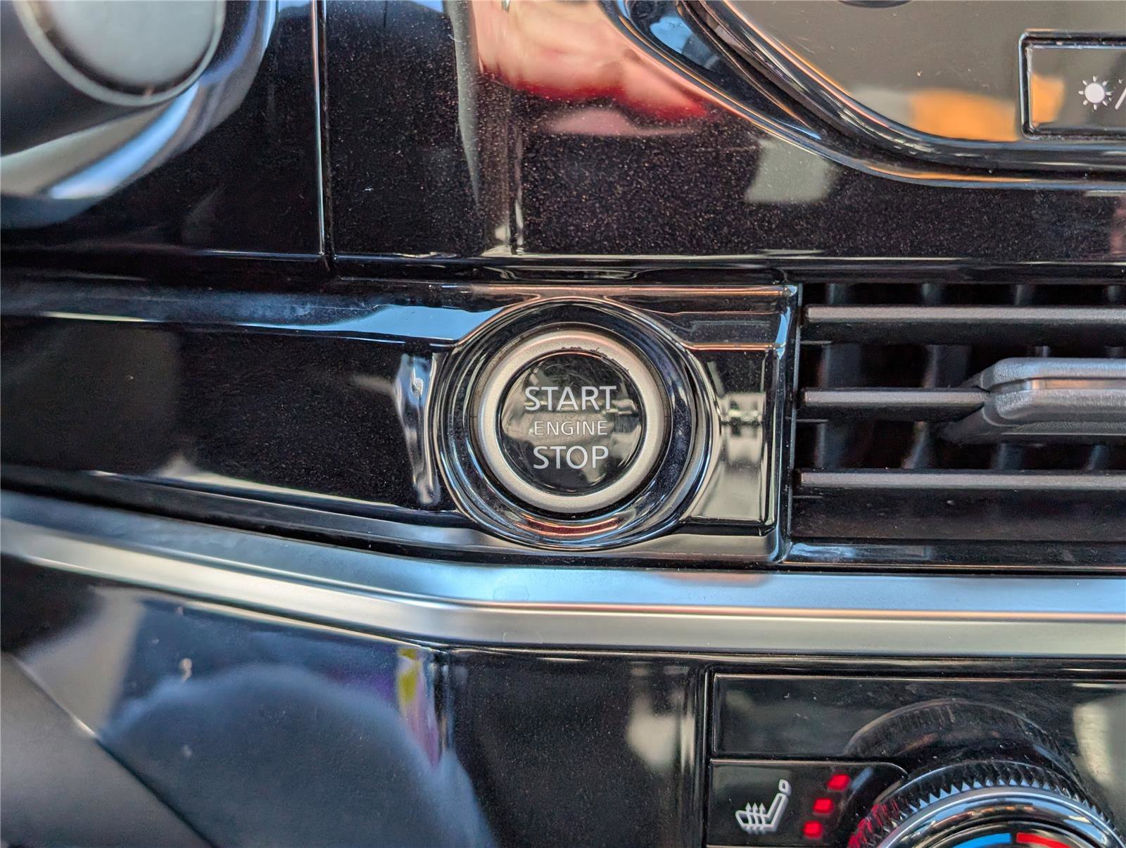 Used 2022 Nissan Pathfinder SL w/ SL Premium Package image 25