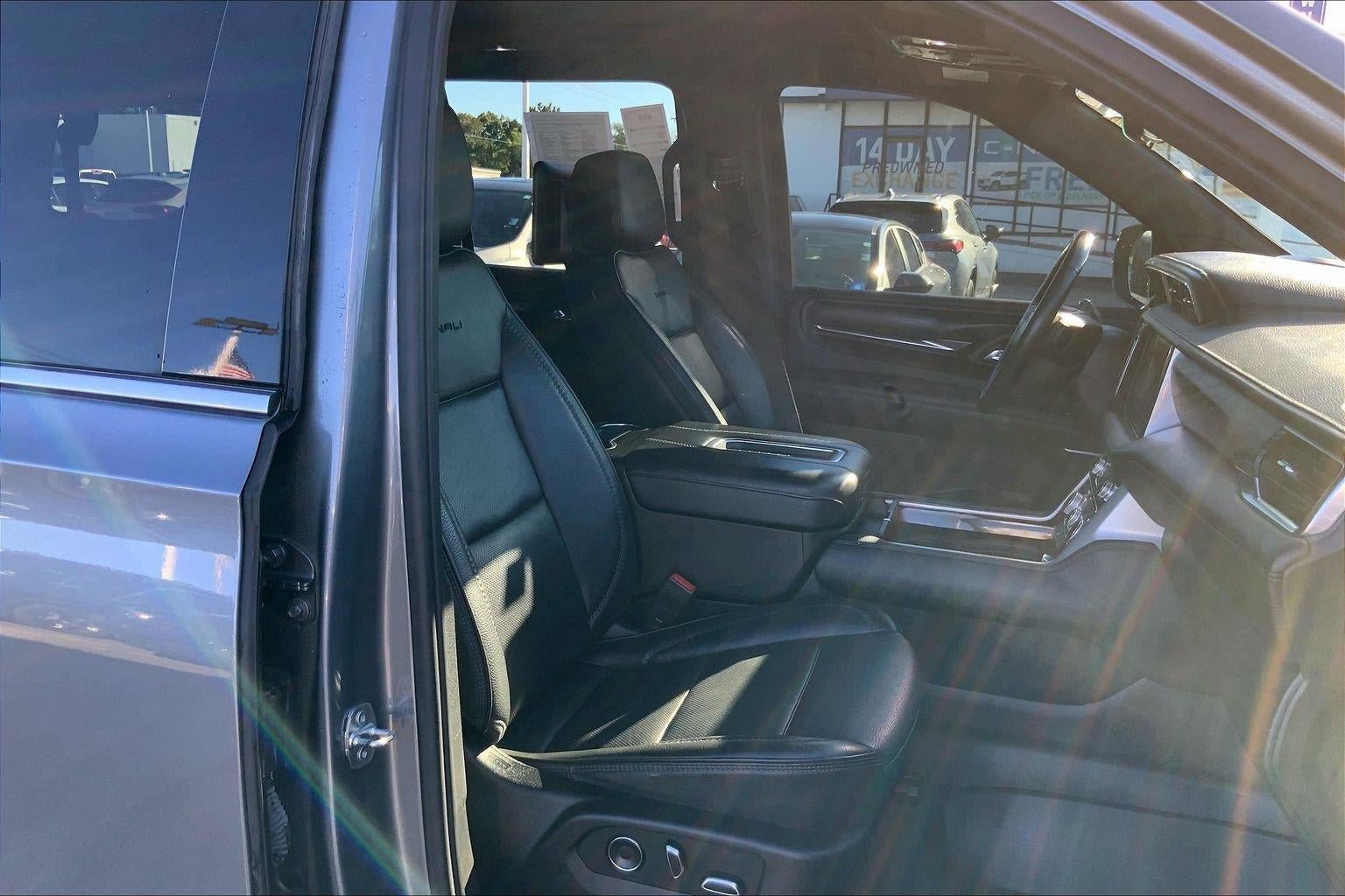 Used 2021 GMC Yukon Denali w/ Denali Ultimate Package AWD/4WD image 6
