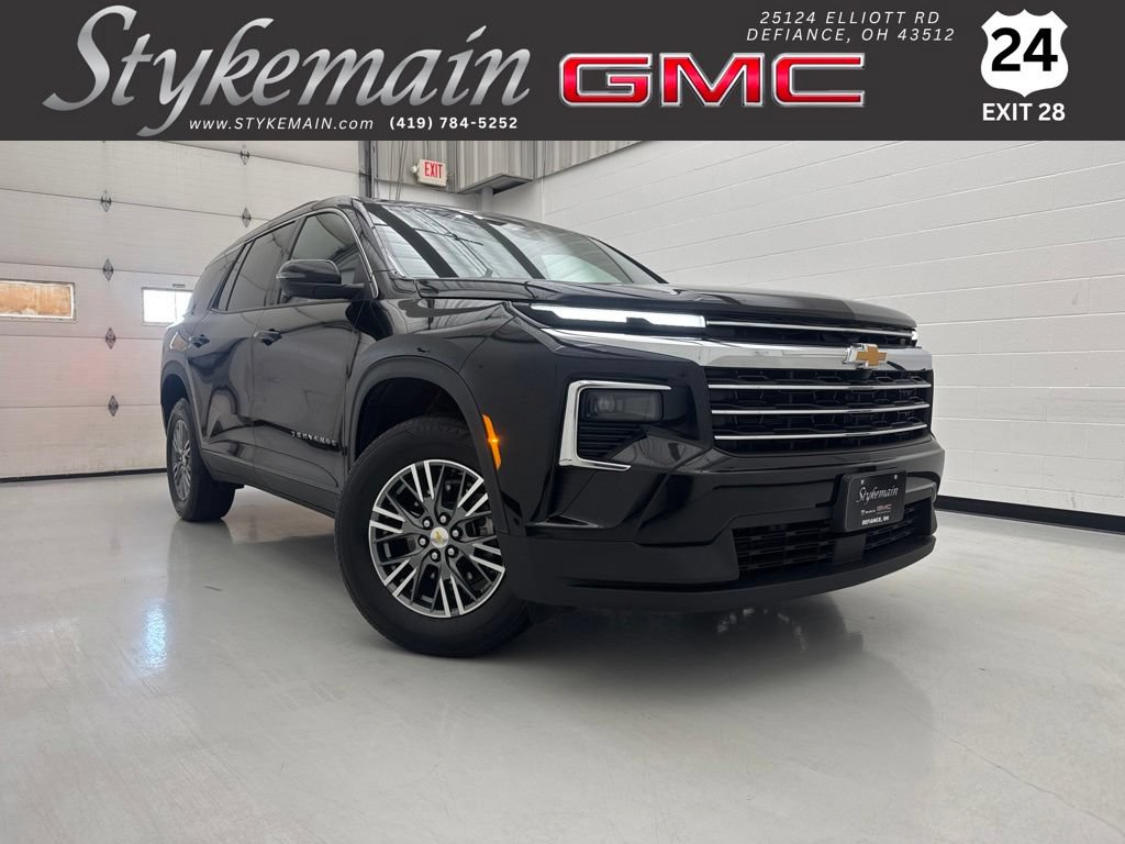 Used 2025 Chevrolet Traverse LT AWD/4WD image 1