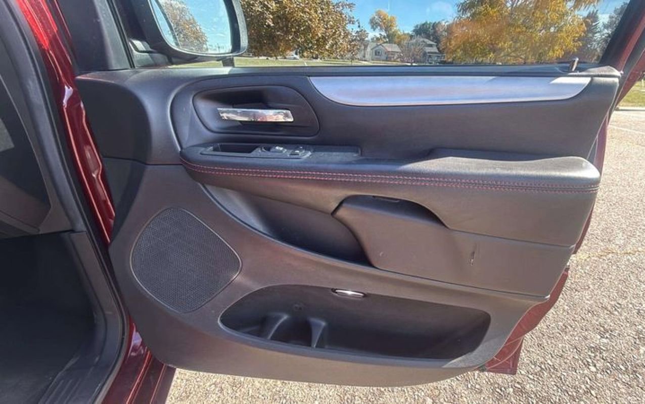 Used 2018 Dodge Grand Caravan GT image 18