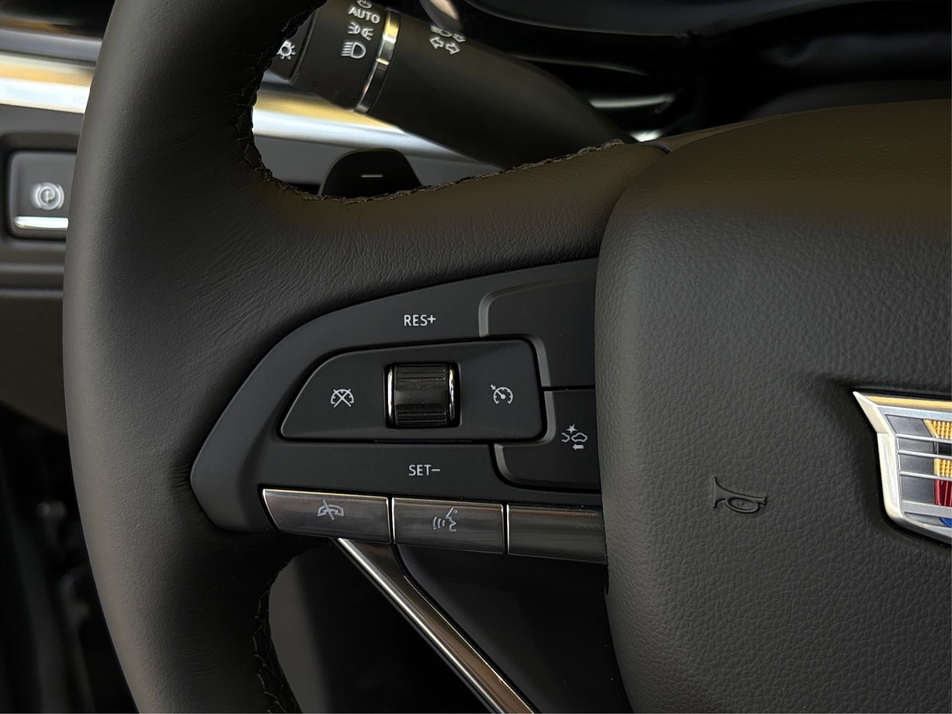 New 2025 Cadillac XT6 Luxury image 28