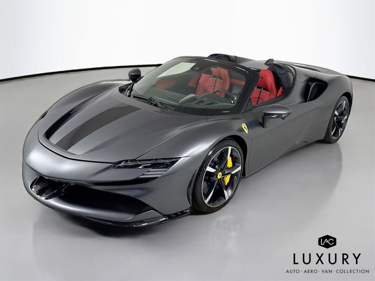 Used 2022 Ferrari SF90 Spider image 4